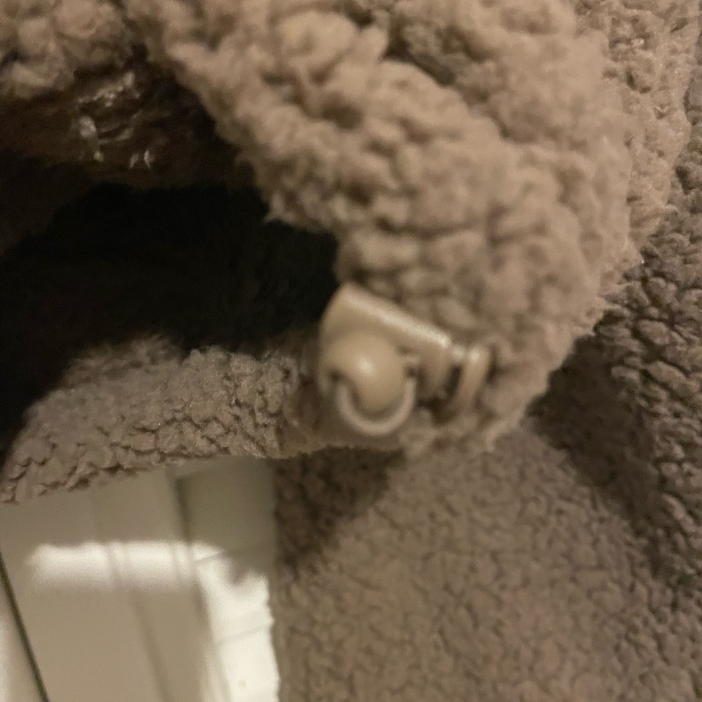Skims Cozy cropped sweater. - Picture 4 of 10